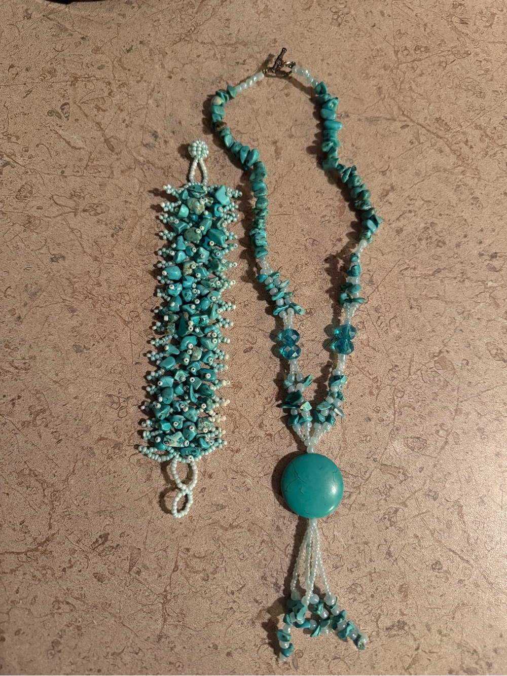 Source Unknown Turquoise Beaded Necklace and Bracelet Set